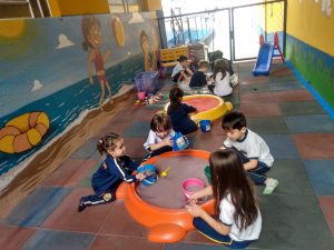 Tanque de areia da Escola Place com aprendizado ao estilo praia